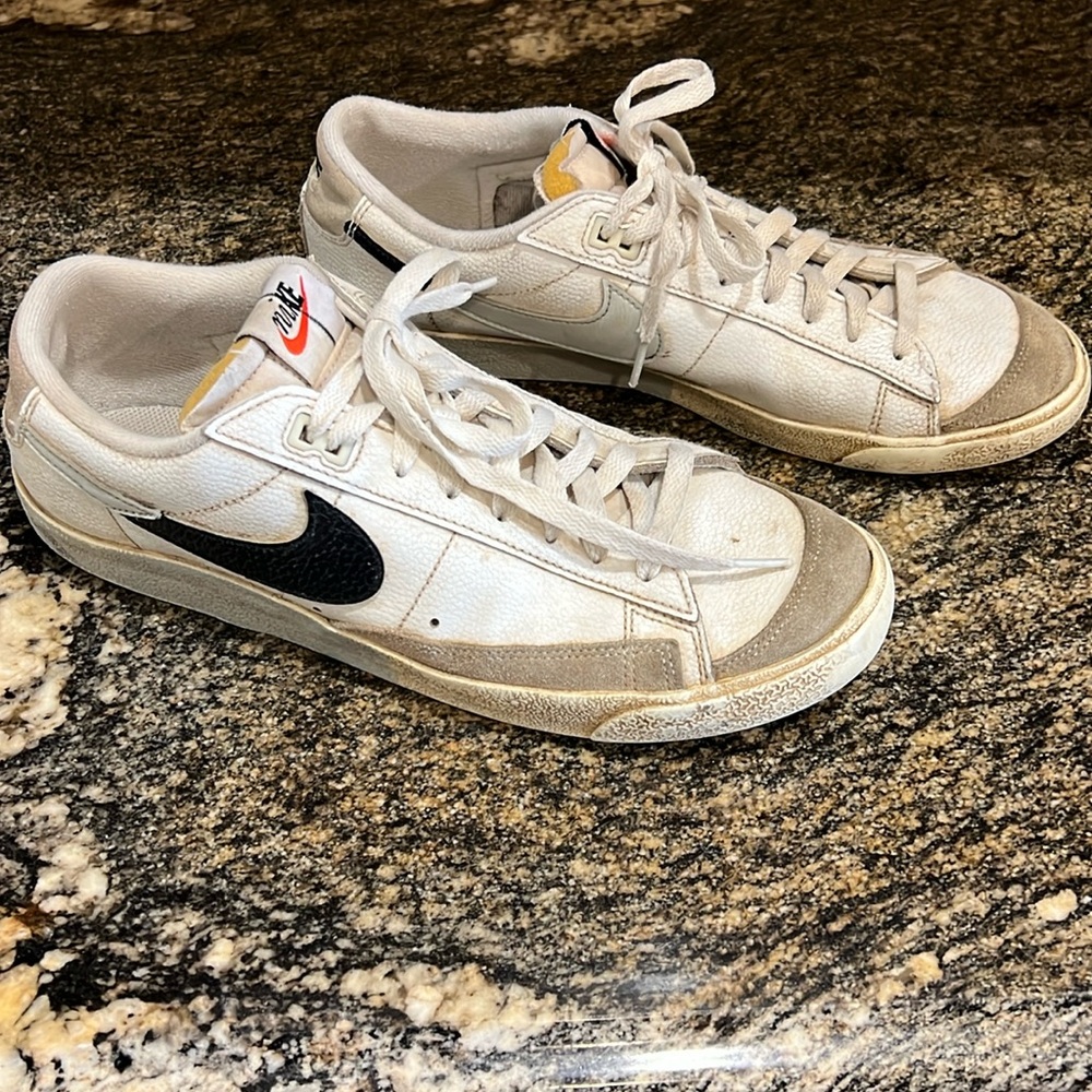 NIKE MID BLAZER